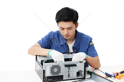專注之手 一位年輕維修工的電腦檢修實(shí)錄